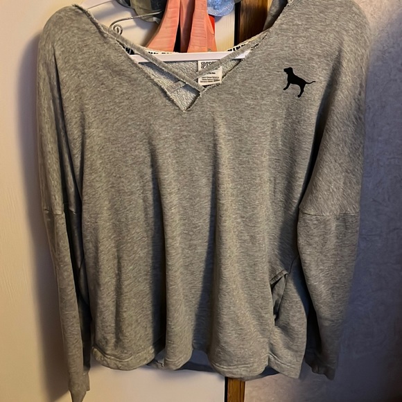 I’m selling a light grey Victoria secret hoodie that’s size medium - Picture 1 of 2
